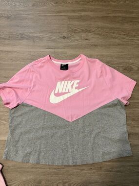 Nike Pink and Gray Chevron Cropped Tee